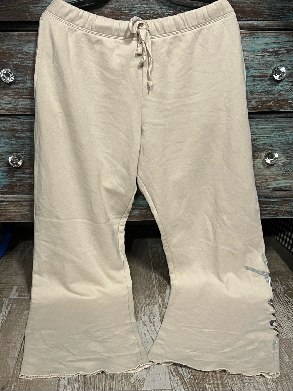 EUC!💗PINK Victoria's Secret Campus Logo FLARE SWEATPANTS!Creamy Tan/Silver Sz-M - Picture 4 of 8